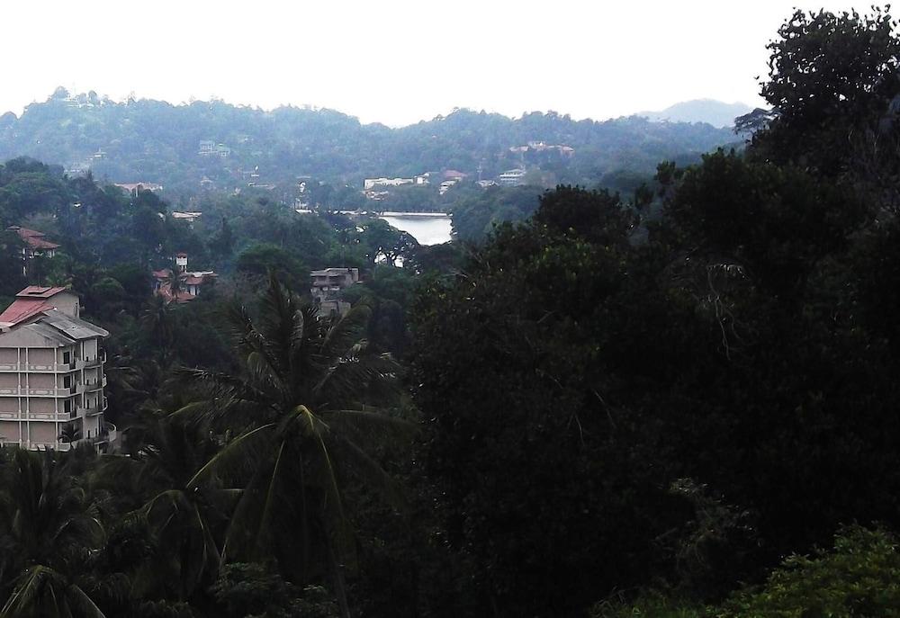 Majestic Tourist Hotel Kandy Exteriör bild