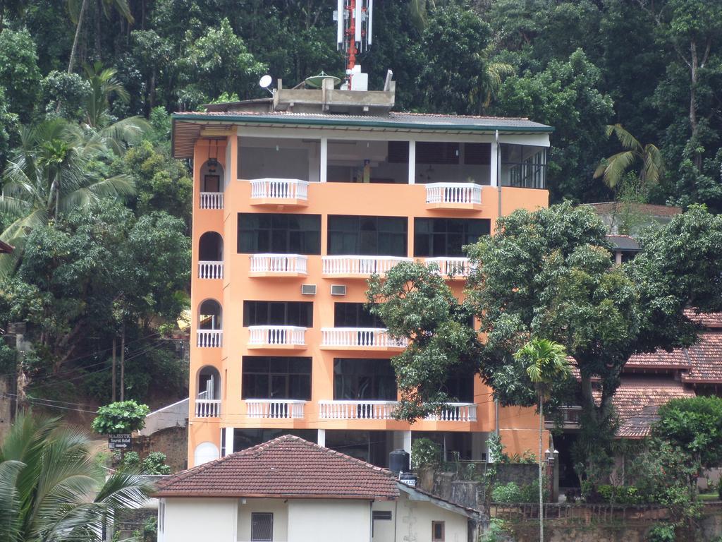 Majestic Tourist Hotel Kandy Exteriör bild