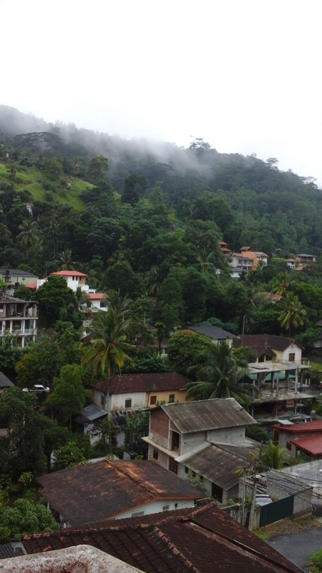 Majestic Tourist Hotel Kandy Exteriör bild