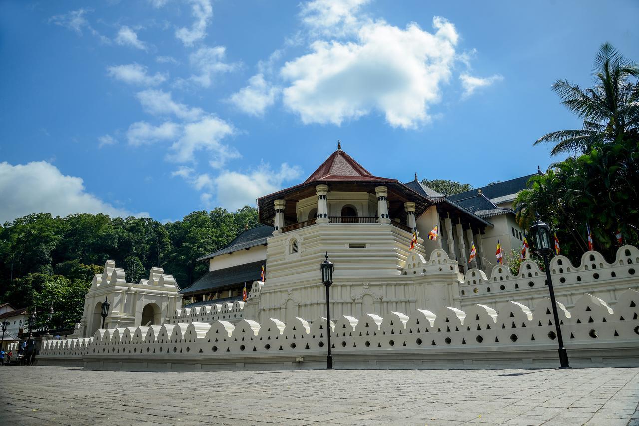 Majestic Tourist Hotel Kandy Exteriör bild