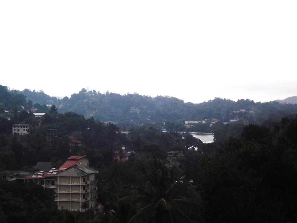 Majestic Tourist Hotel Kandy Exteriör bild